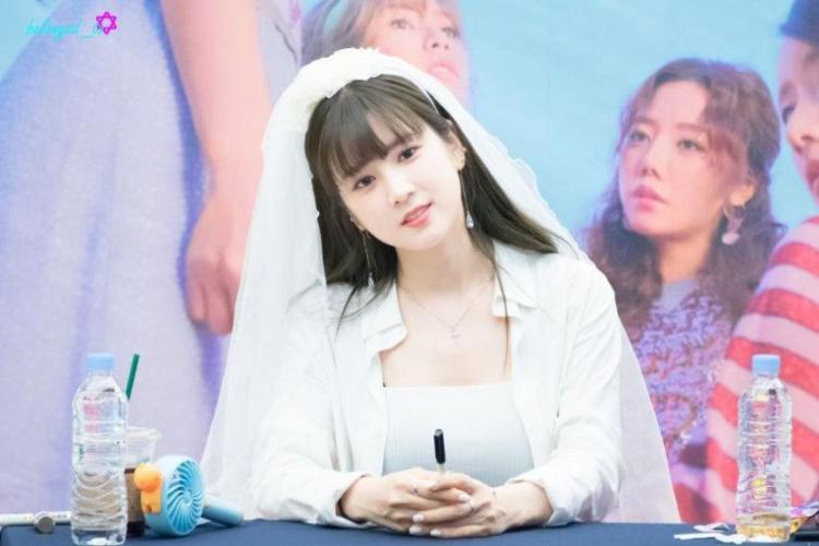 면사포 쓴 에이핑크 초롱.jpg2