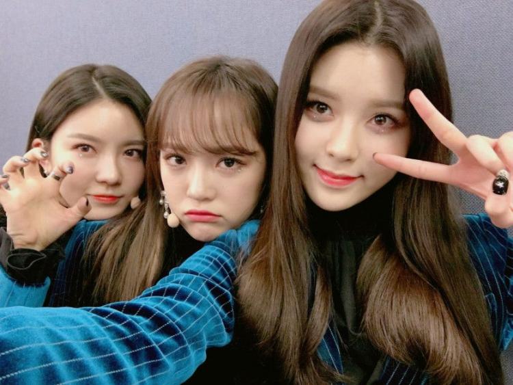 미나 졸업식현장 폴라로이드 & 구구단 엠카운트다운 (고/4p)2