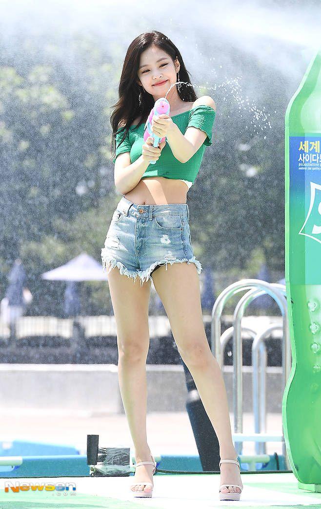 물총 쏴대는 제니.jpg0