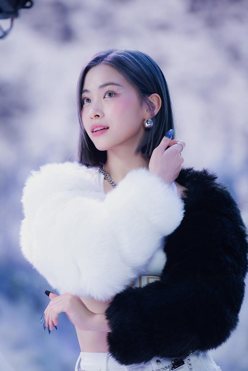 ITZY RYUJIN1