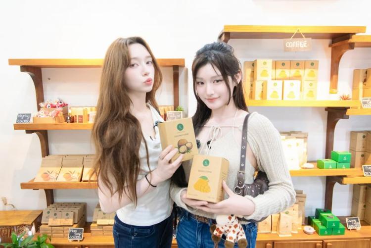 피프티피프티 문샤넬, 아테나8