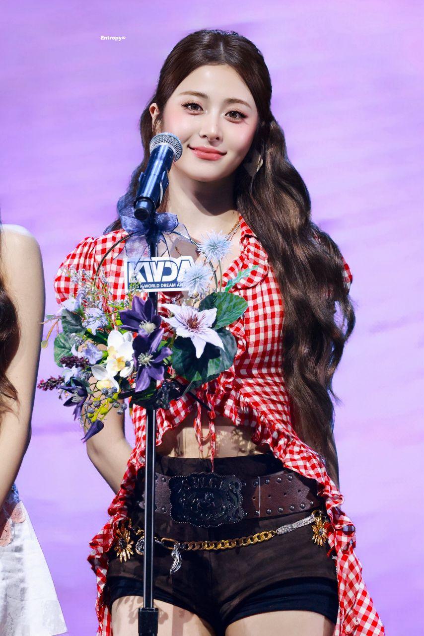 르세라핌 허윤진1