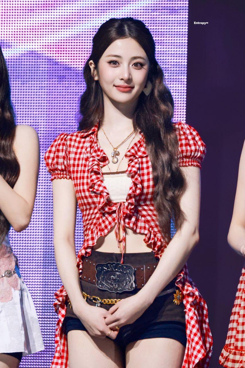 르세라핌 허윤진2