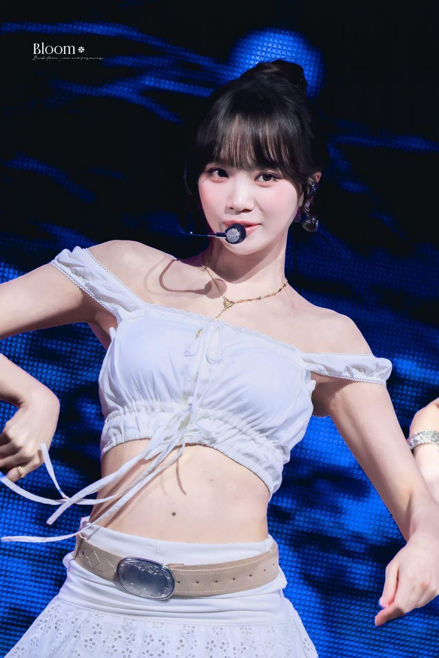 르세라핌 김채원4