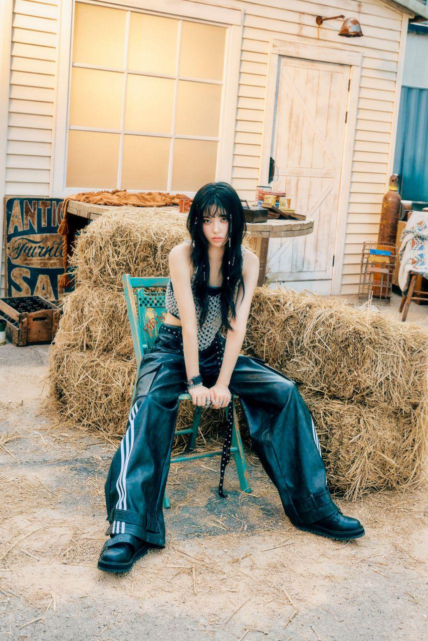 izna 2nd Mini Album 'Not Just Pretty' Concept Photo 메이, 방지민, 코코6