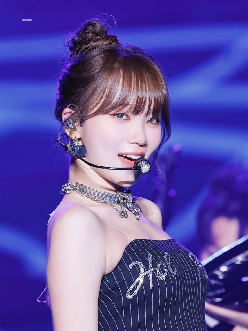 LE SSERAFIM (르세라핌) 김채원1