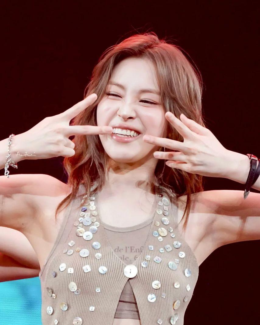 ITZY (있지) 류진11