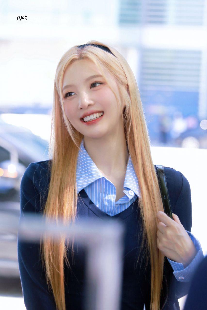 레드벨벳 조이 출근길1