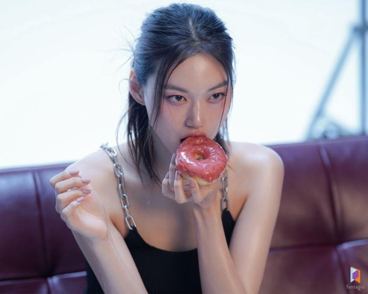 김도연 웨이크메이크 광고 촬영 현장 비하인드컷.JPG4