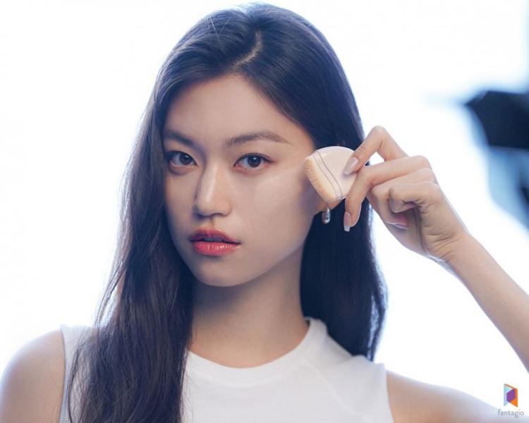 김도연 웨이크메이크 광고 촬영 현장 비하인드컷.JPG6