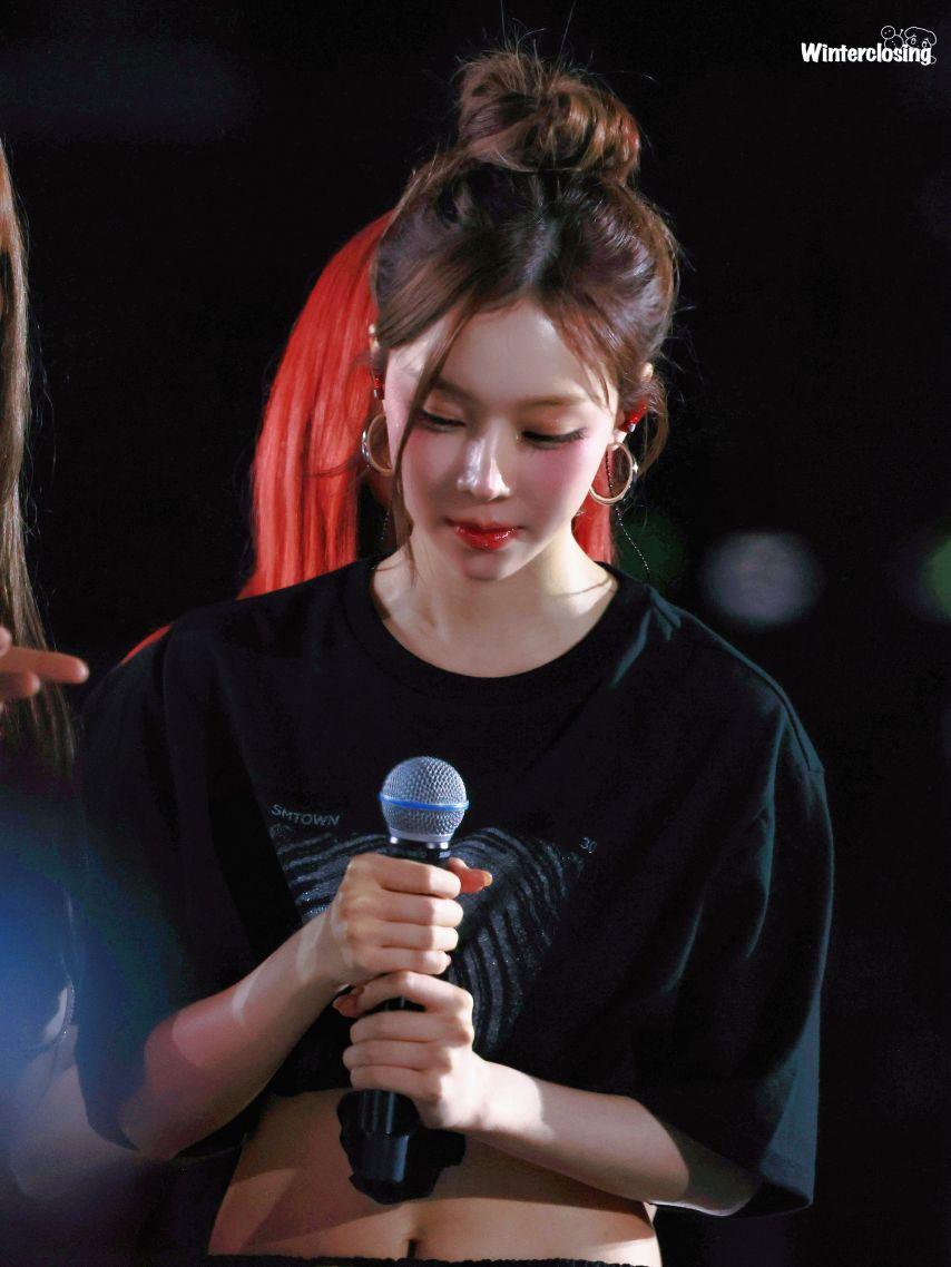 올린머리가 잘 어울리는 귀여운 에스파 윈터0
