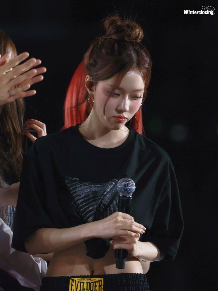 올린머리가 잘 어울리는 귀여운 에스파 윈터1