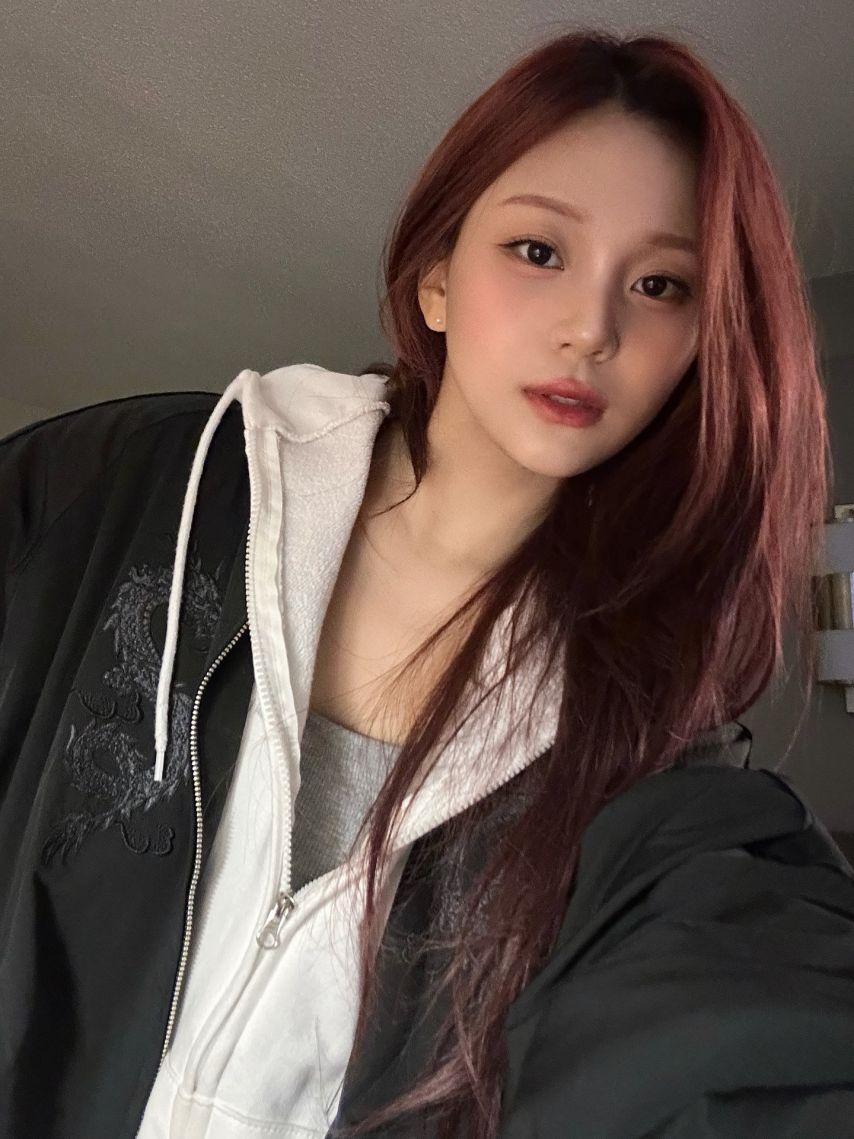 엄지 VIVIZ비비지 인별6