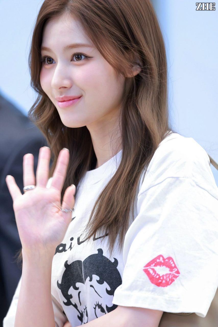사나/ 쯔위 TWICE트와이스 2509181