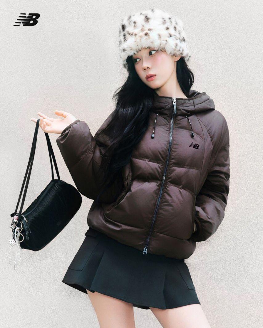 오늘자 공개된 에스파 윈터 뉴발란스 플라잉 구스다운 화보.JPG2