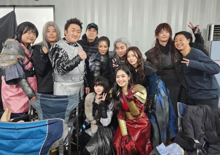 레지나 레이 with 강미나 이주빈 안지혜 고규필 성동일 마동석 등6