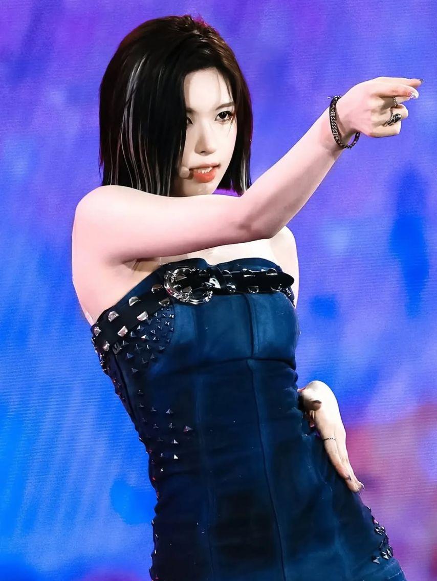 NMIXX (엔믹스) 배이10
