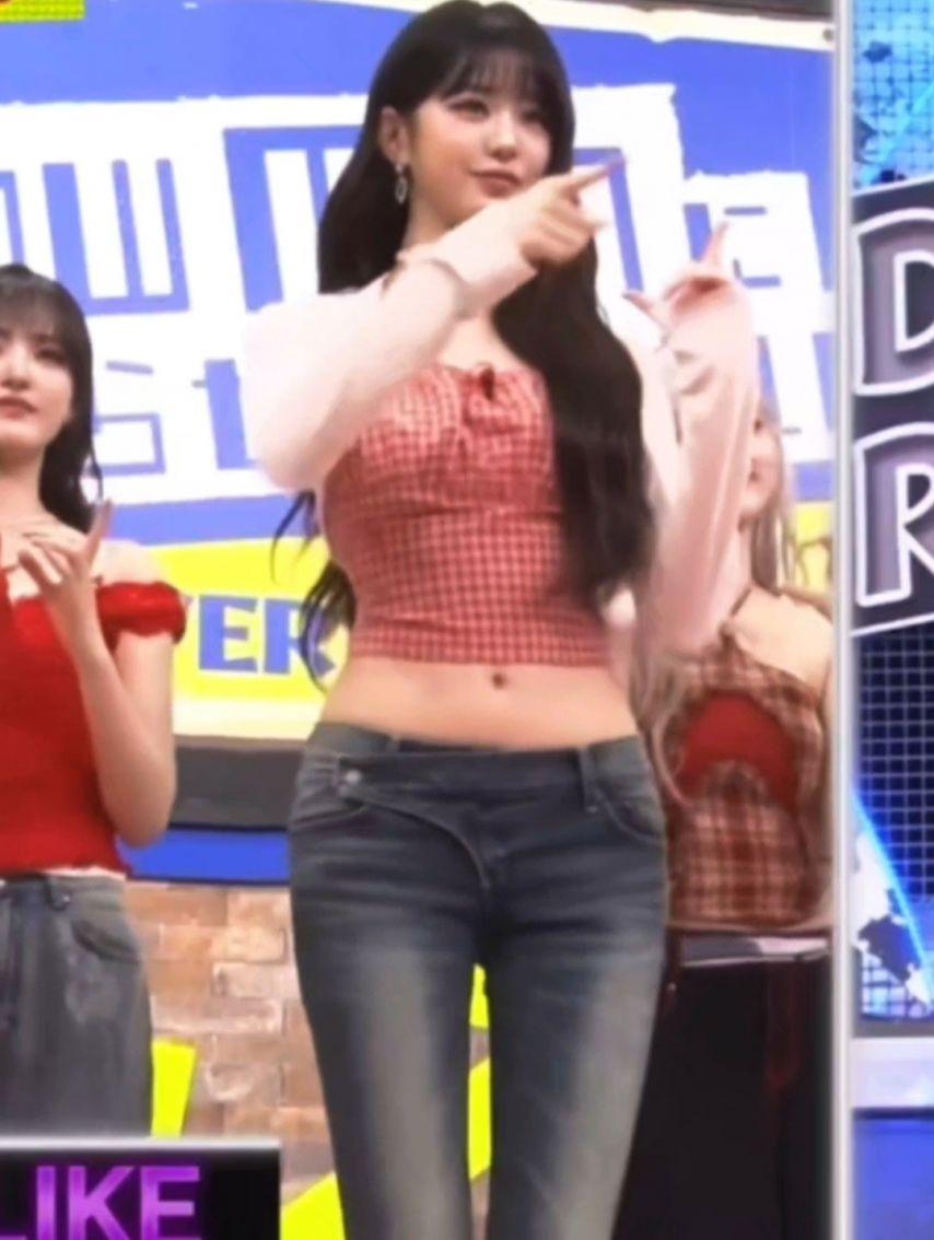 [아이브] 장원영 골반 근황...JPG0