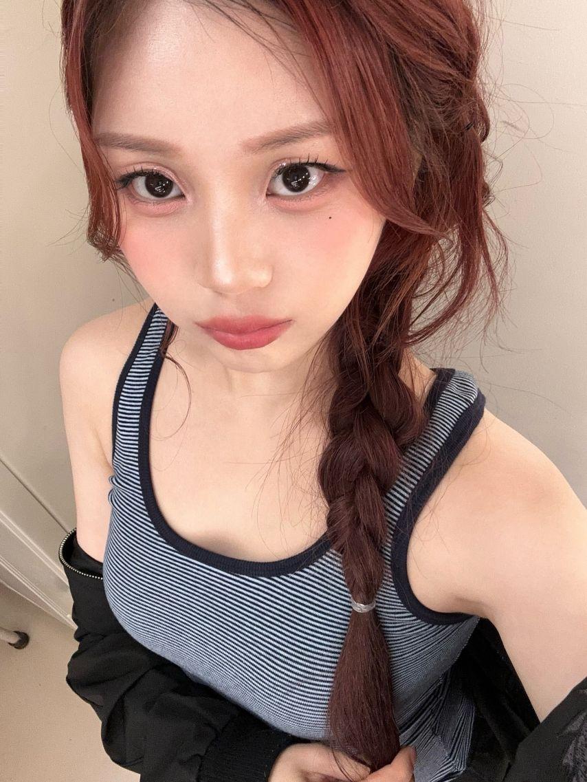 엄지 VIVIZ비비지 인별12