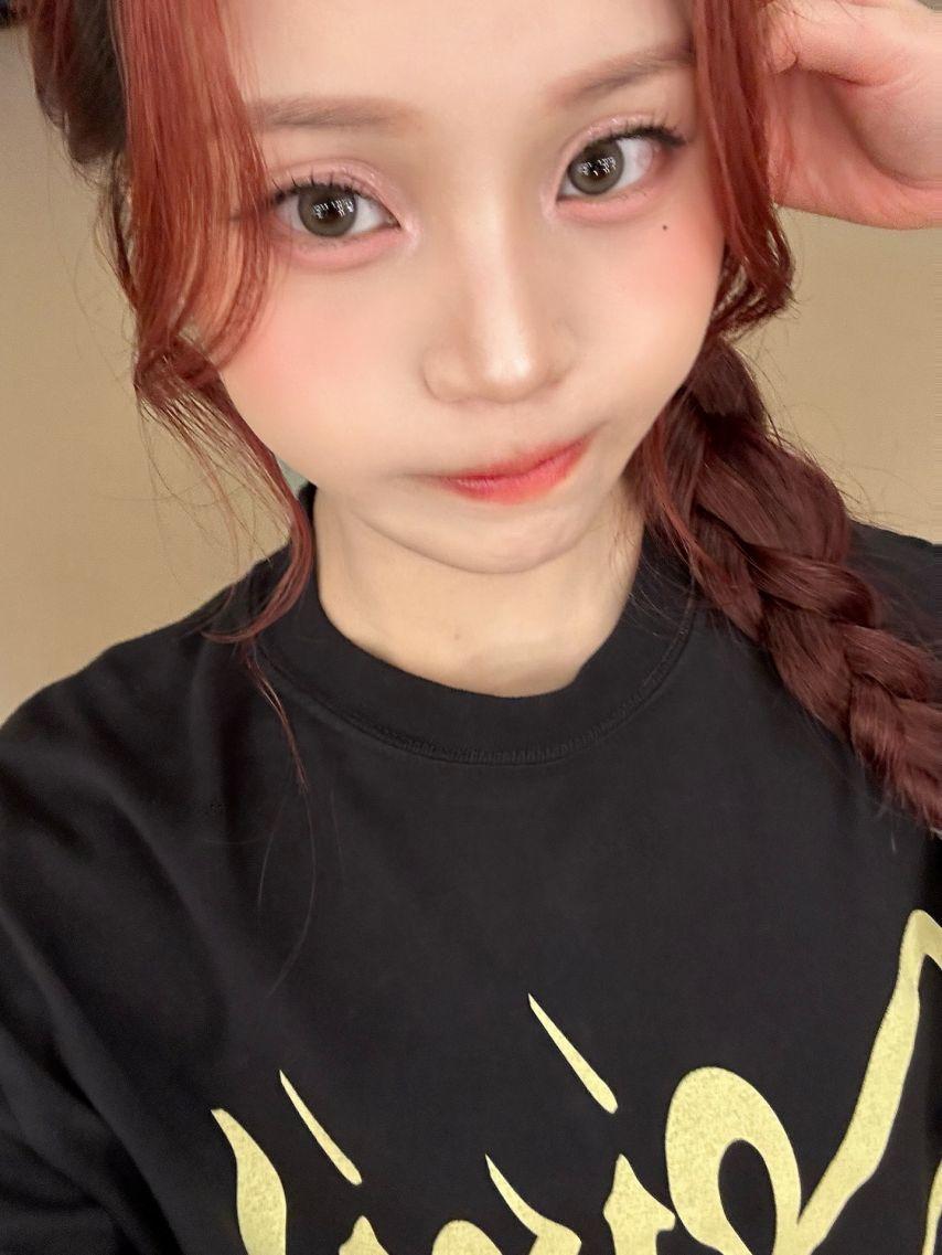 엄지 VIVIZ비비지 인별16