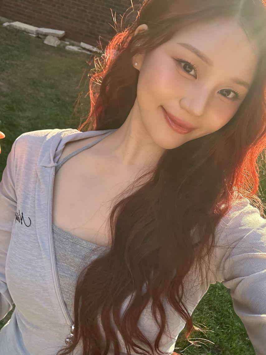 엄지 VIVIZ비비지 인별7