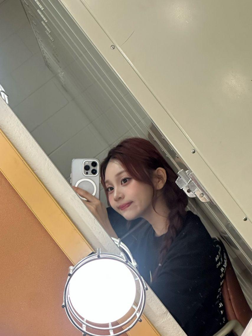 엄지 VIVIZ비비지 인별8