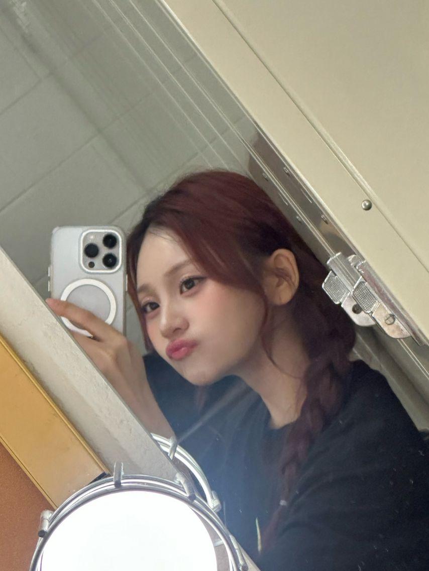 엄지 VIVIZ비비지 인별9