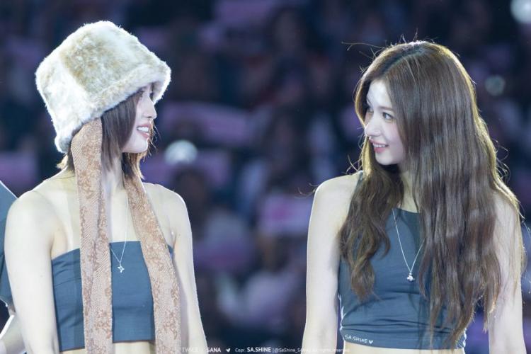 사나 모모 TWICE트와이스 251011 THIS IS FOR IN SINGAPORE D15