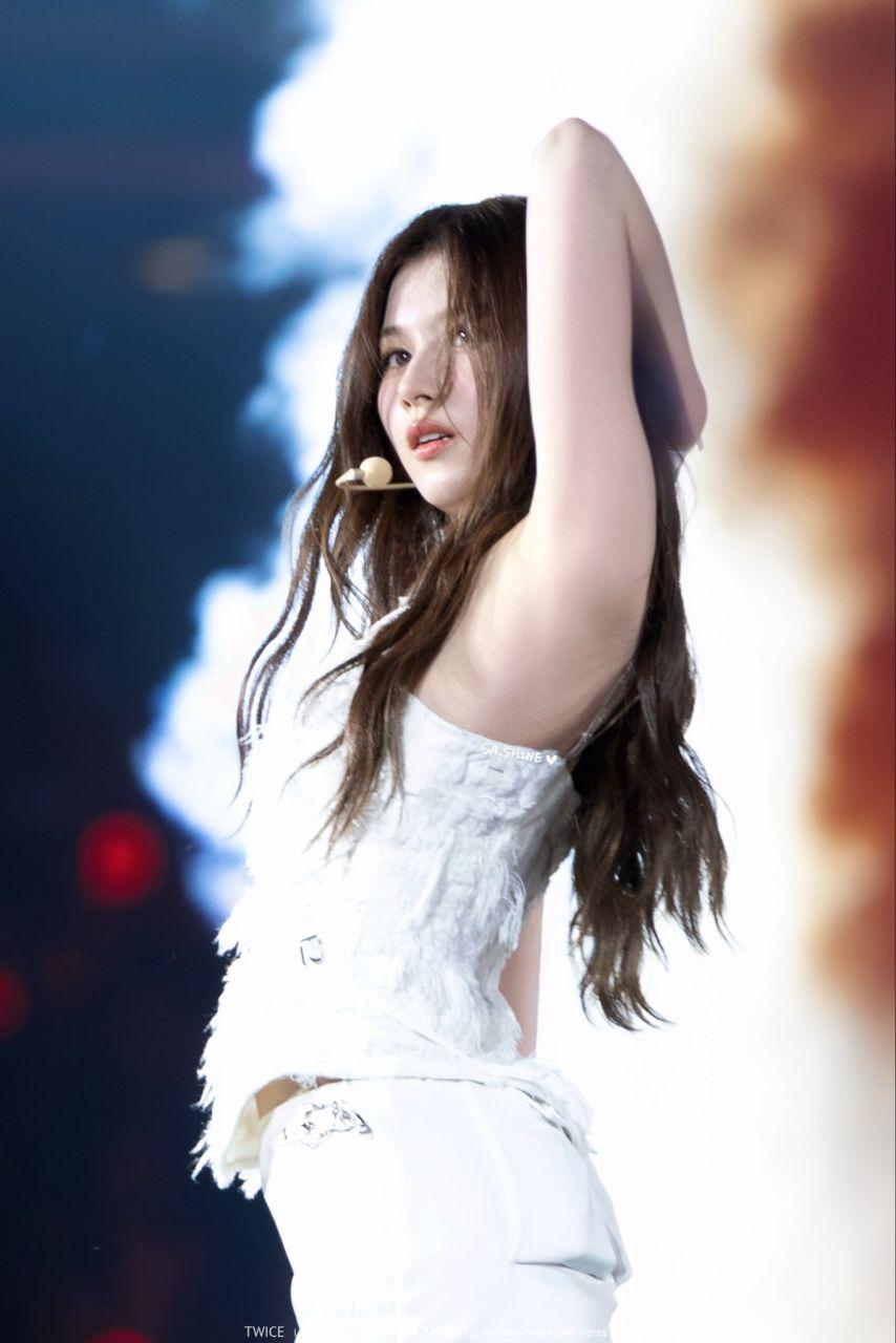 사나 모모 TWICE트와이스 251011 THIS IS FOR IN SINGAPORE D18