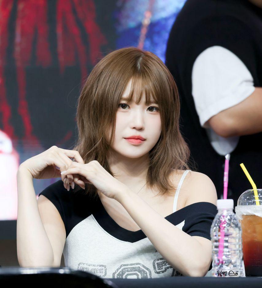 프로미스나인 송하영1