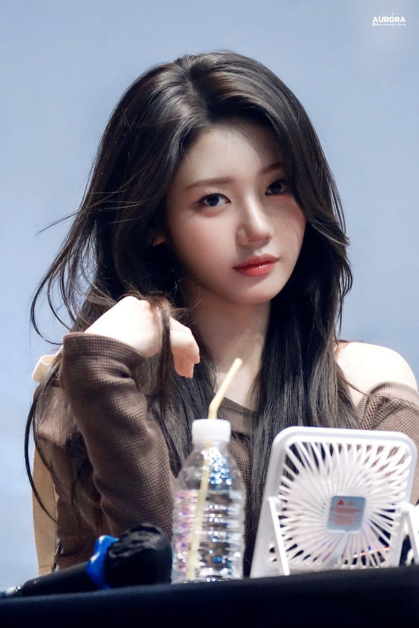 베이비몬스터 로라1