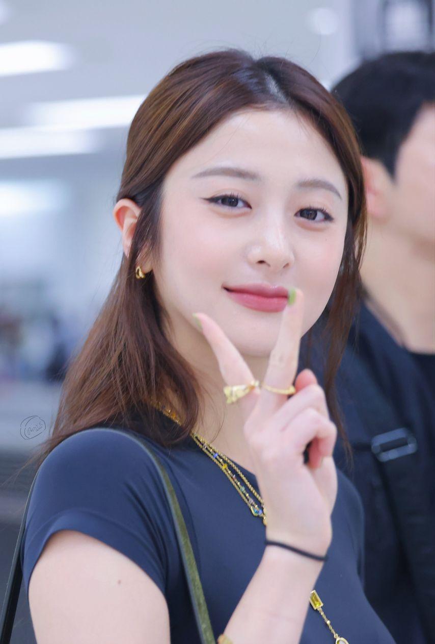 르세라핌 허윤진1