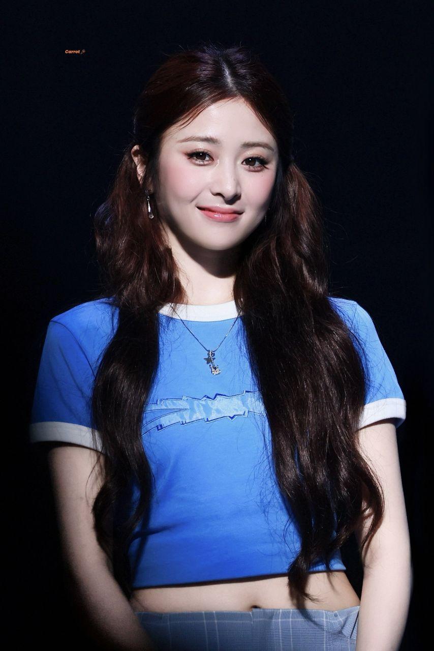 르세라핌 허윤진4