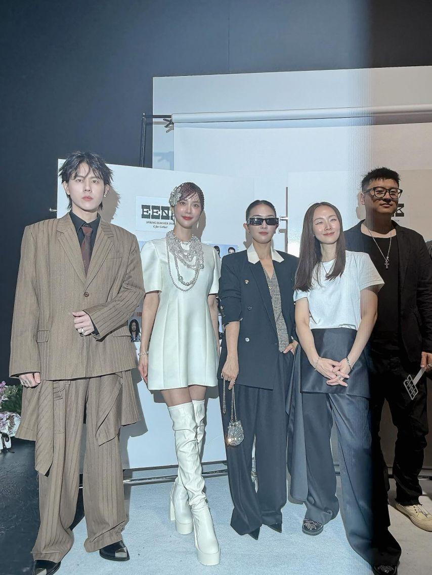 클라라 SNS9
