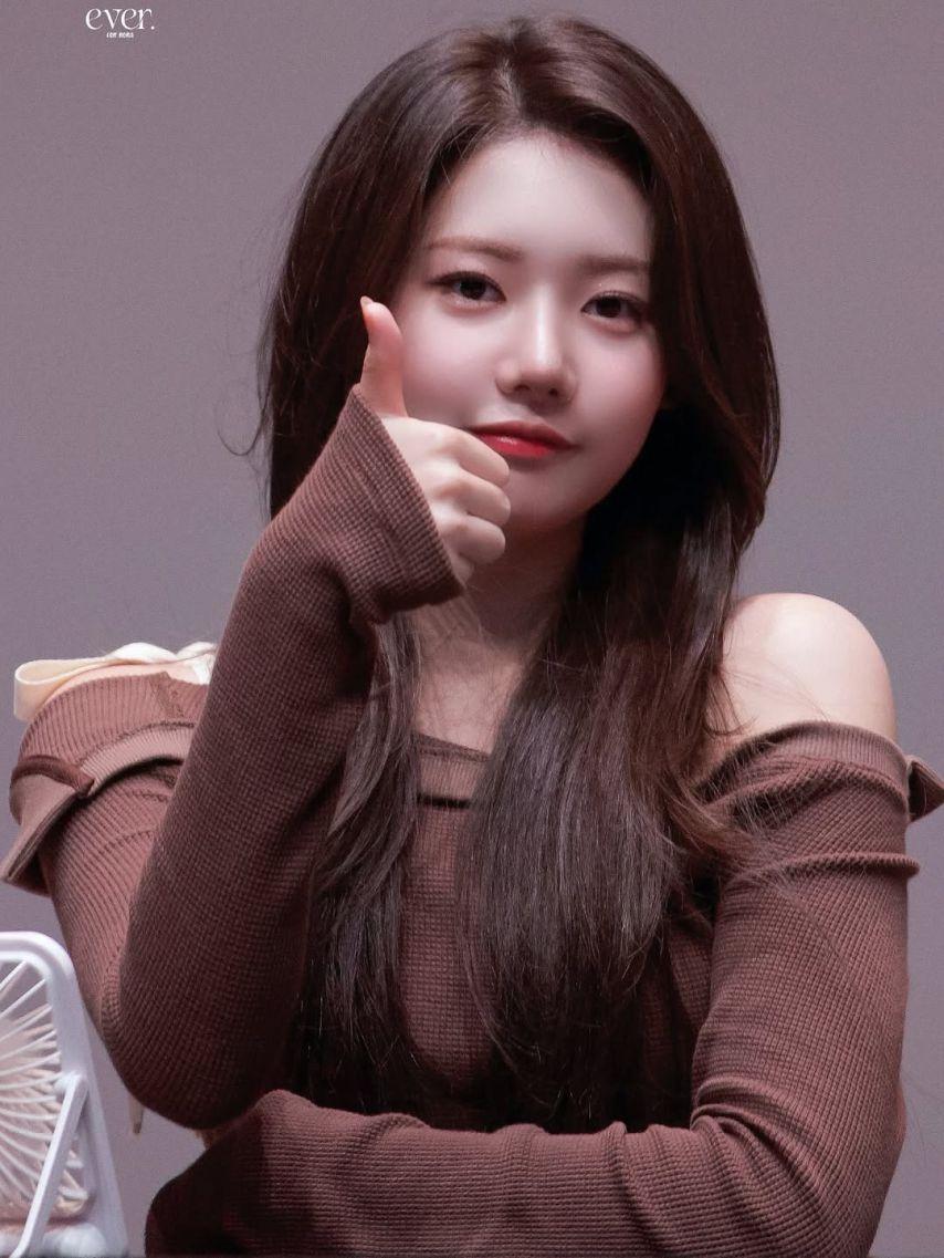 BABYMONSTER (베이비몬스터) 로라2
