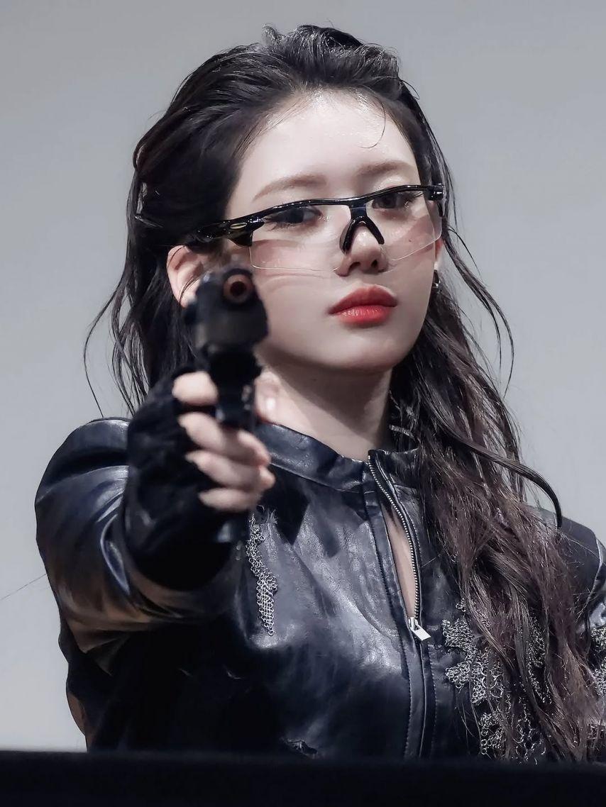 BABYMONSTER (베이비몬스터) 로라0