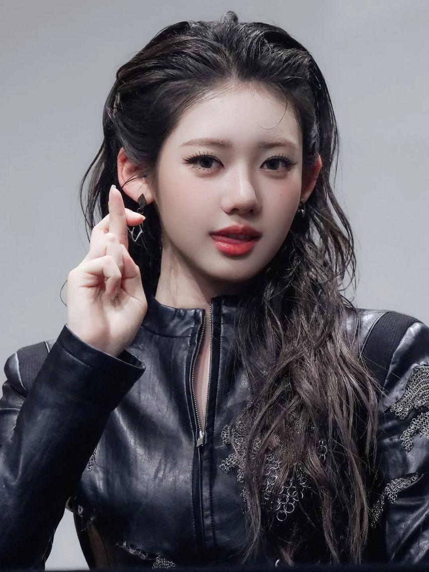 BABYMONSTER (베이비몬스터) 로라4