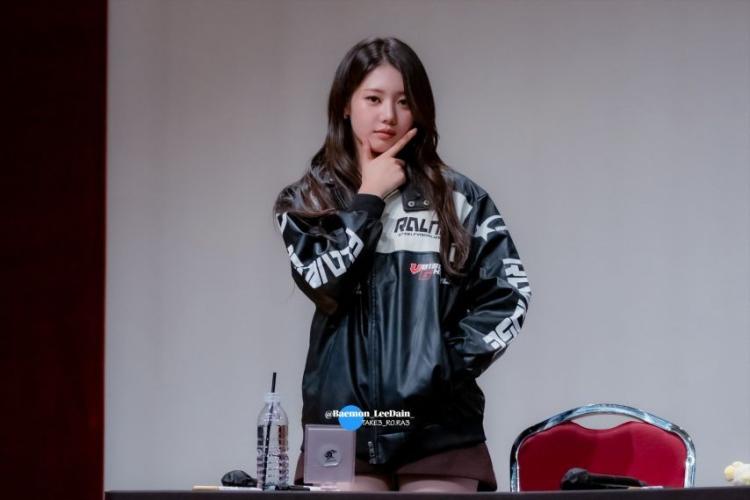 베이비몬스터 로라1