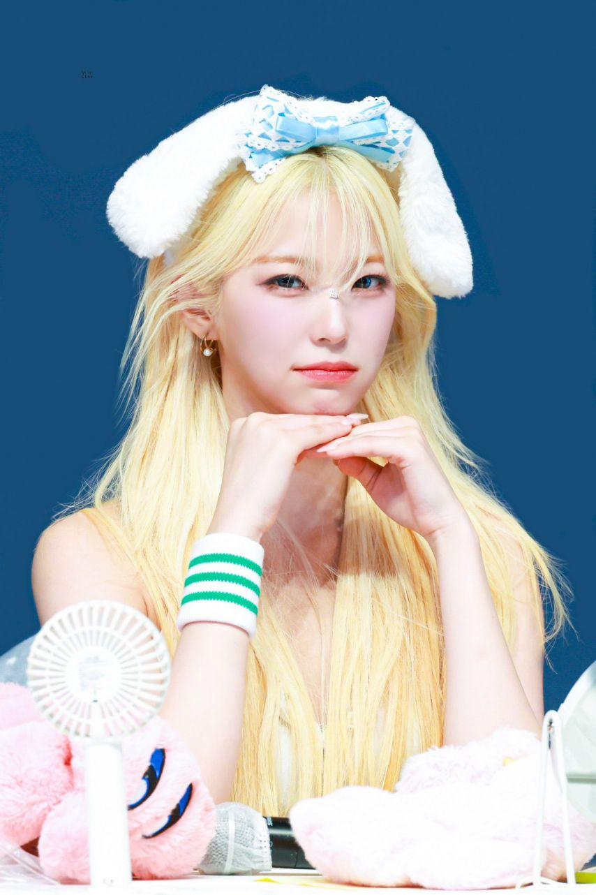 프로미스나인 백지헌1