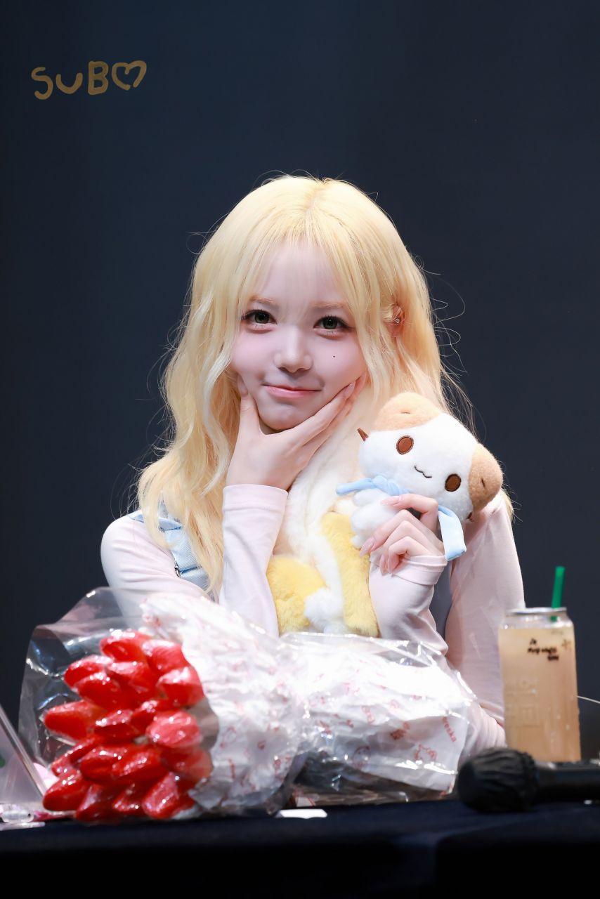 트리플에스 김채원4