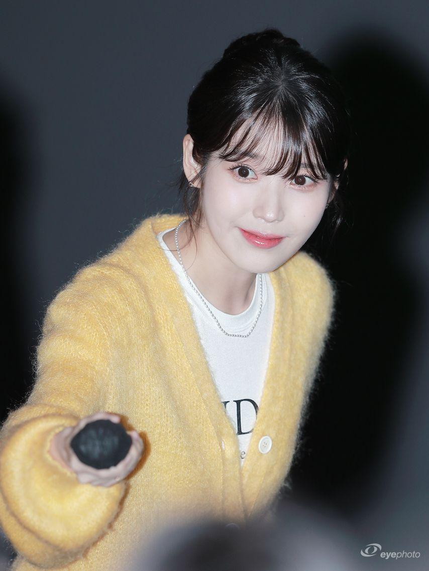 아이유 2510136