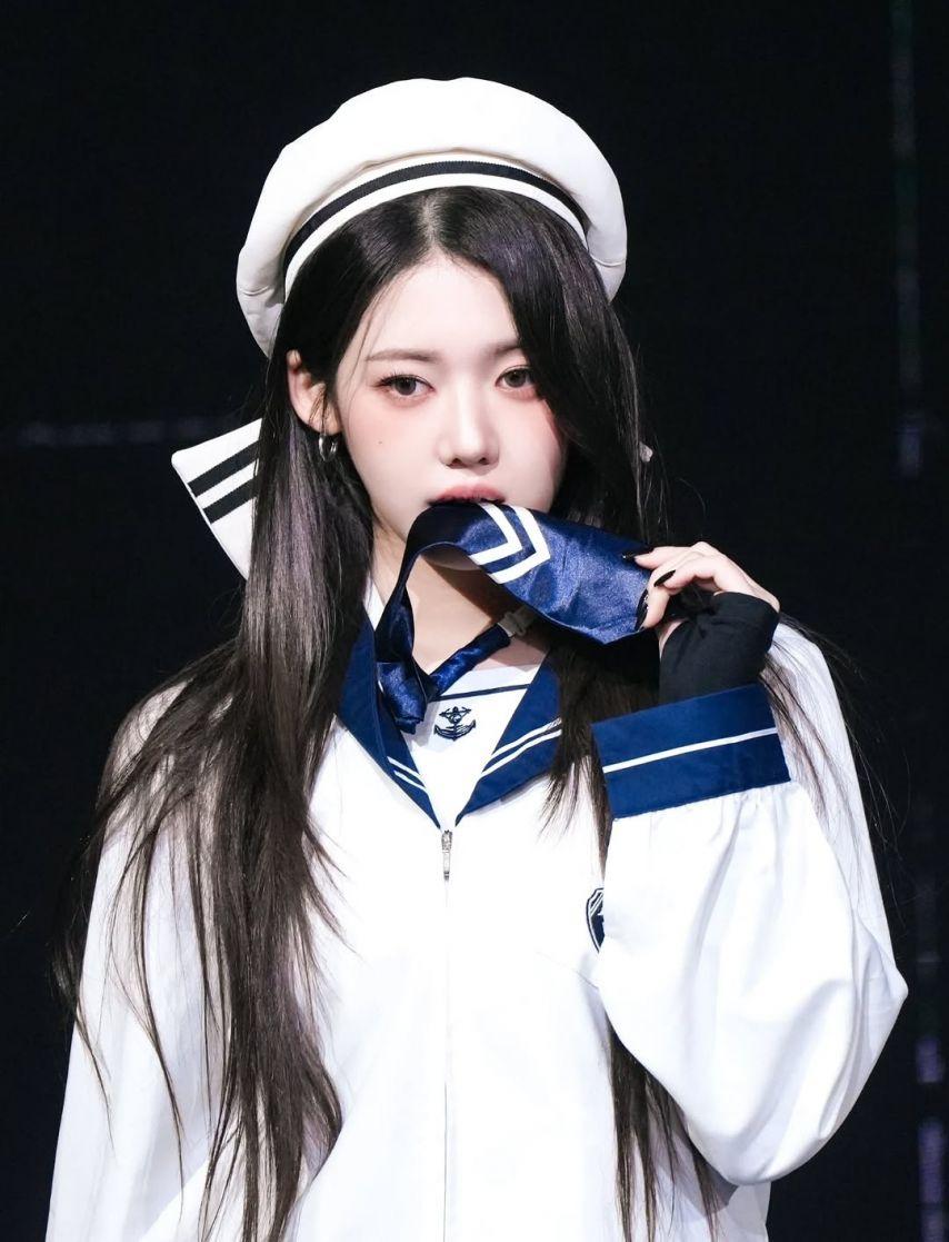 BABYMONSTER (베이비몬스터) 로라0