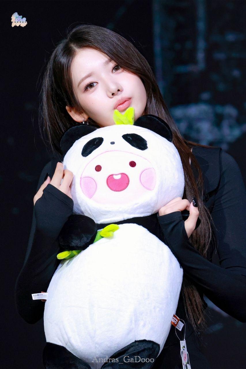 베이비몬스터 로라1