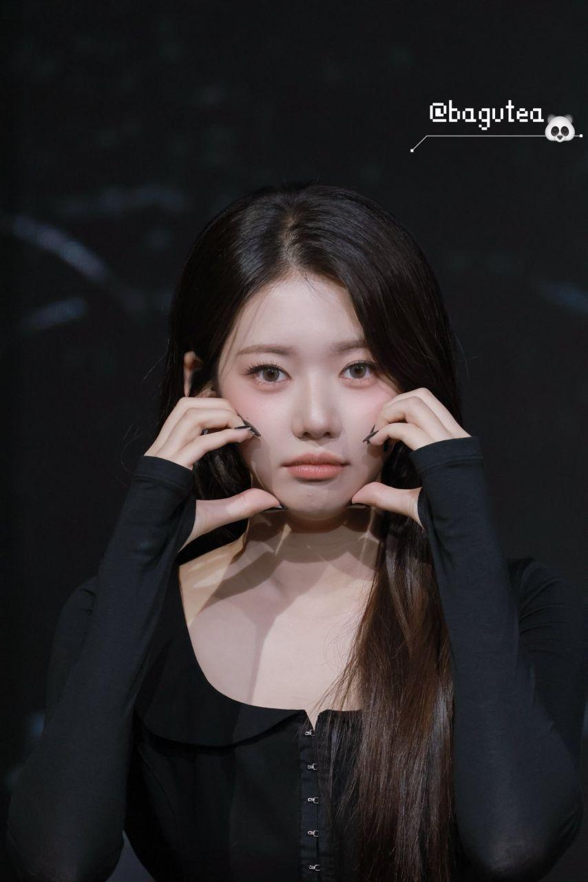 베이비몬스터 로라1