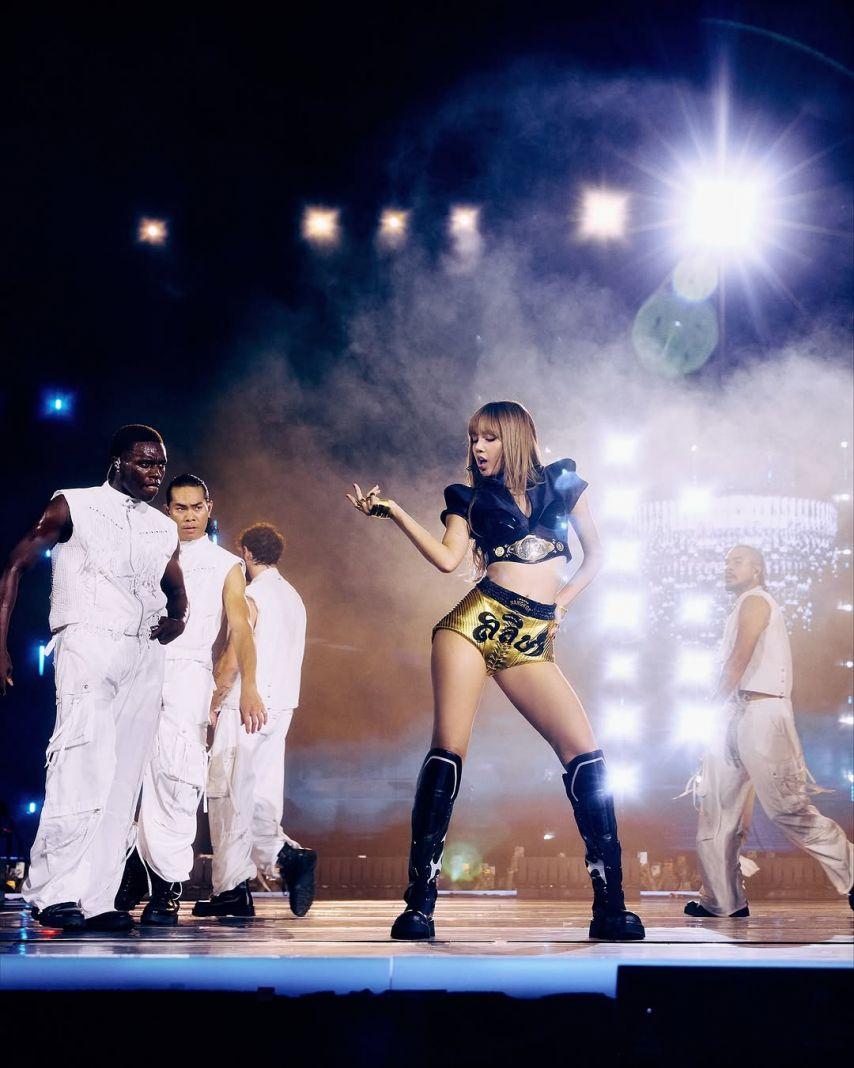 BLACKPINK (블랙핑크) 리사3