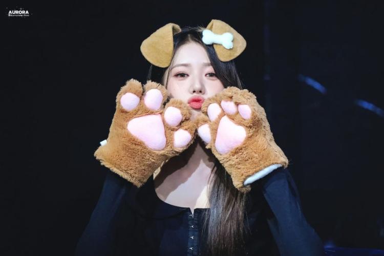 베이비몬스터 로라1