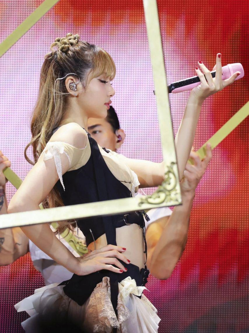 블랙핑크 리사3