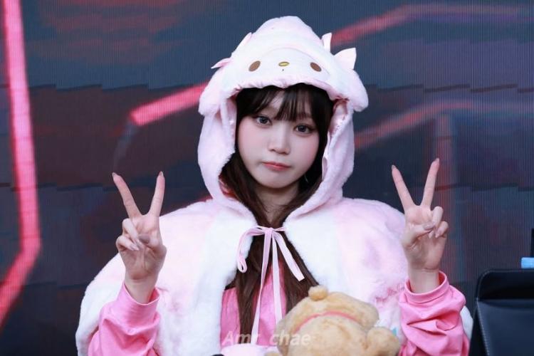 LE SSERAFIM (르세라핌) 김채원16