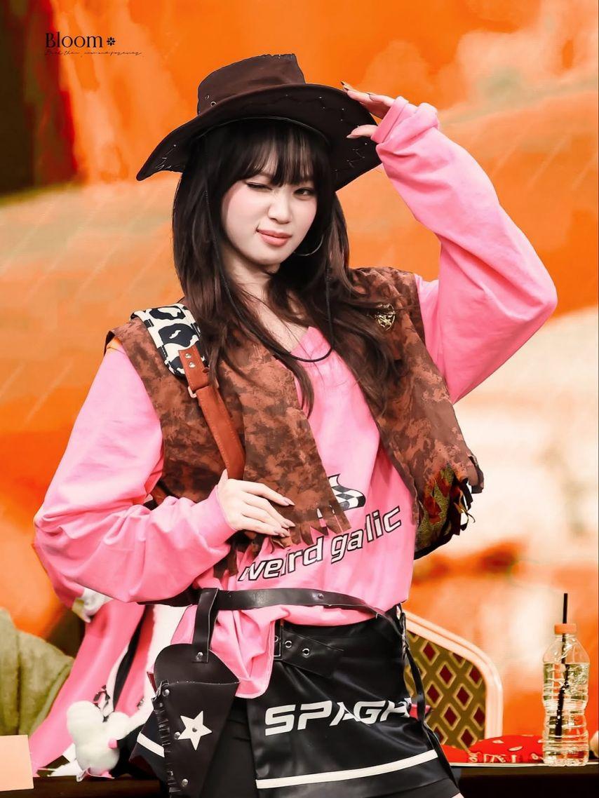 LE SSERAFIM (르세라핌) 김채원18