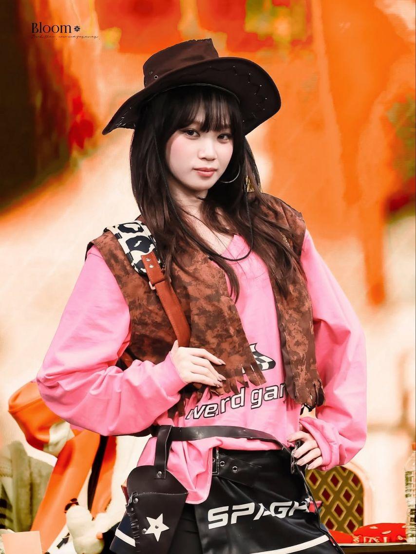 LE SSERAFIM (르세라핌) 김채원19